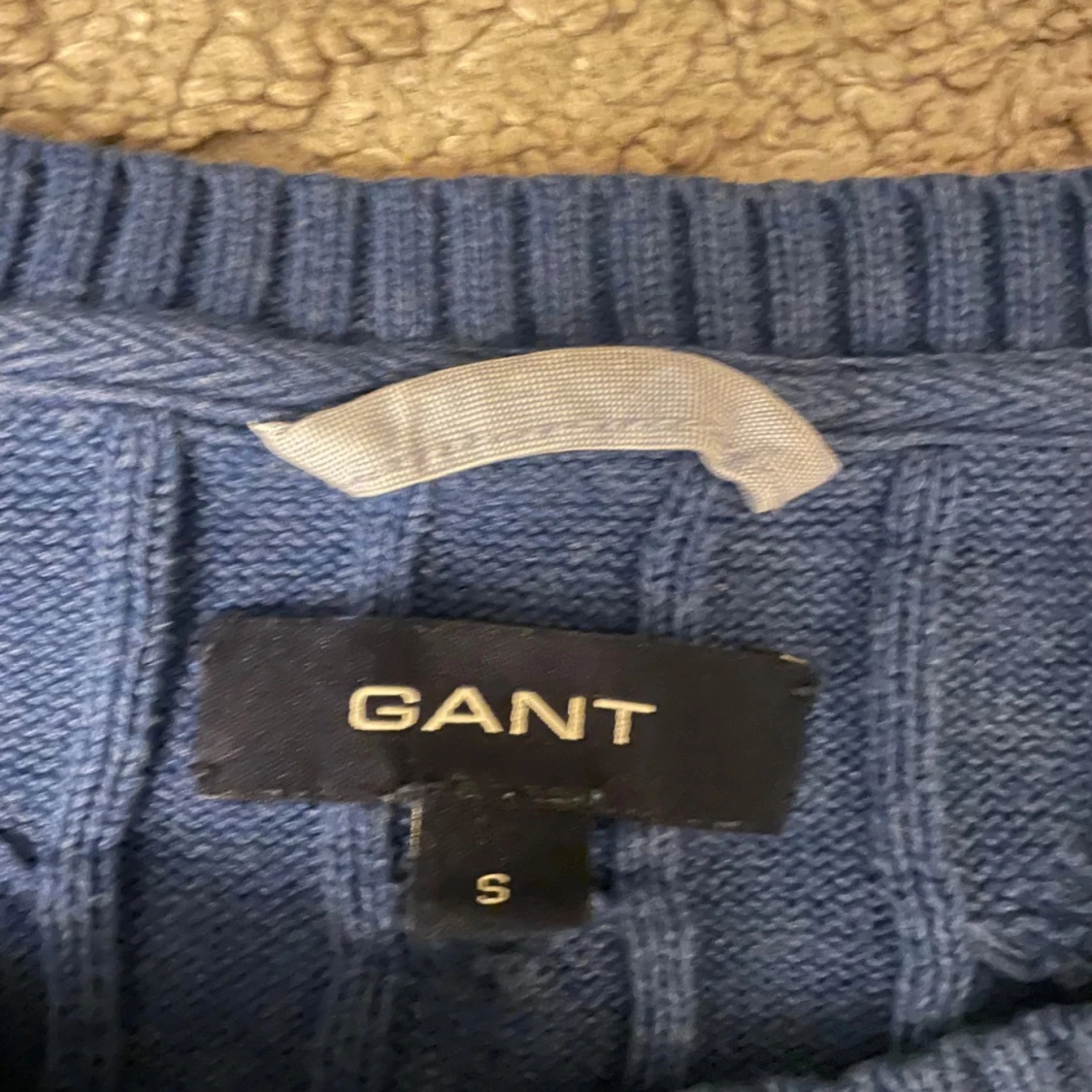 Blå kabelstickad tröja från GANT - 92