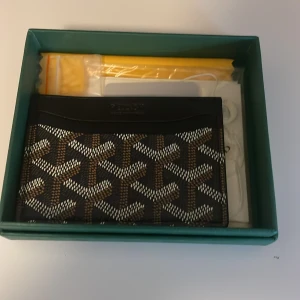 Goy4ard plånbok svart och brun - Helt ny plånbok inte använd en ända gång får med allt som är på annonsen