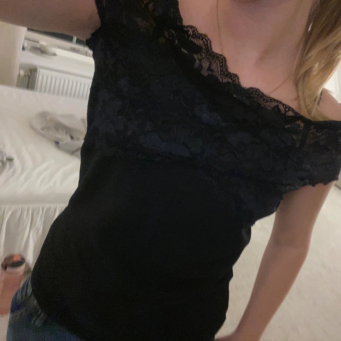 Svart offshoulder topp med spets - 1