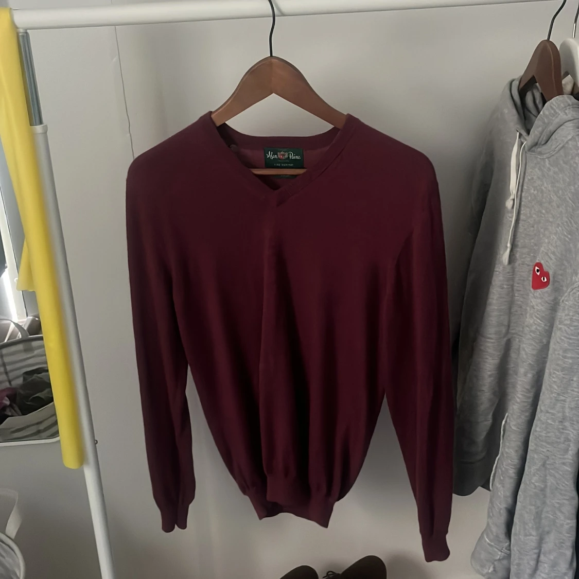 Vinröd merinoullströja Alan Paine