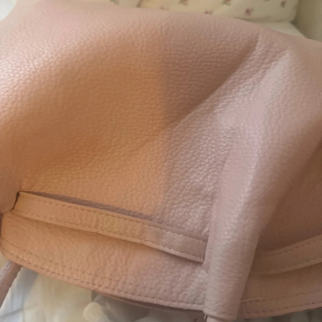 Ljusrosa handväska i skinn - 2