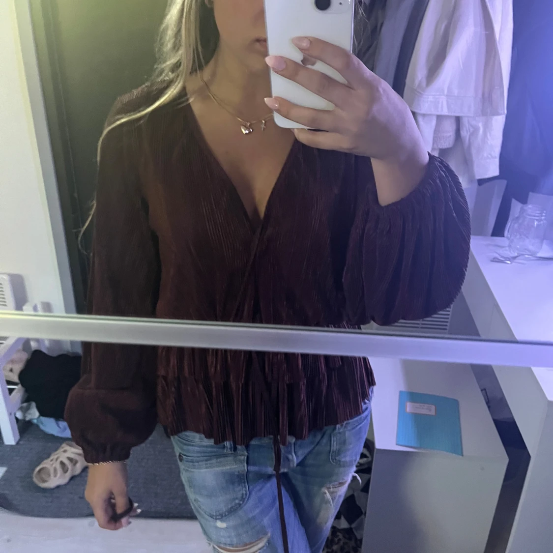 Vinröd omlottblus med snörning - 1