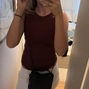 Vinröd body - Vinröd body från Zara