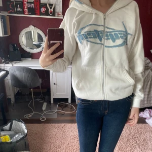 Tjocktröja från New Yorker  - Mjuk o varm tjocktröja från new yorker. Knappt använd. 