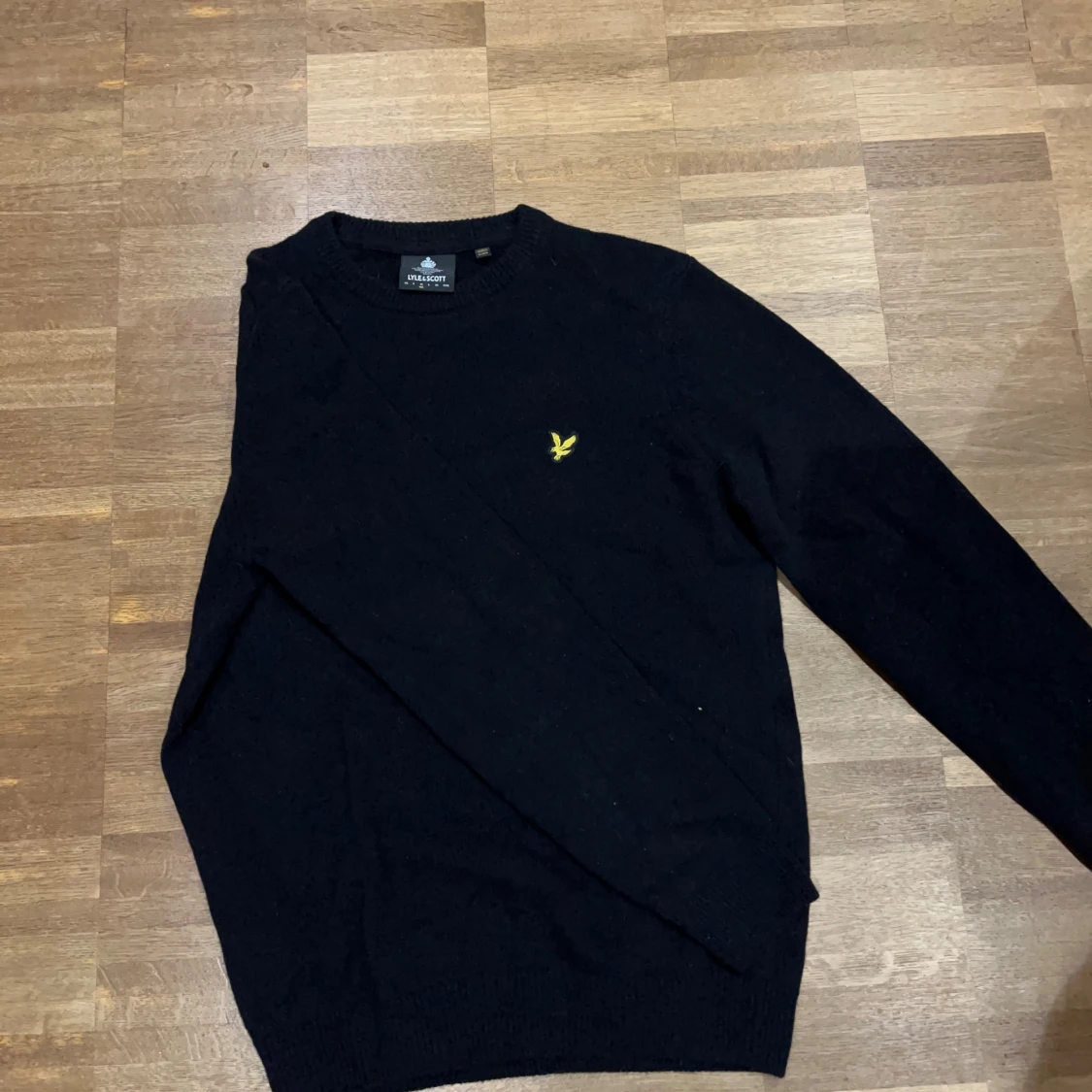 Svart stickad tröja från Lyle & Scott - 3