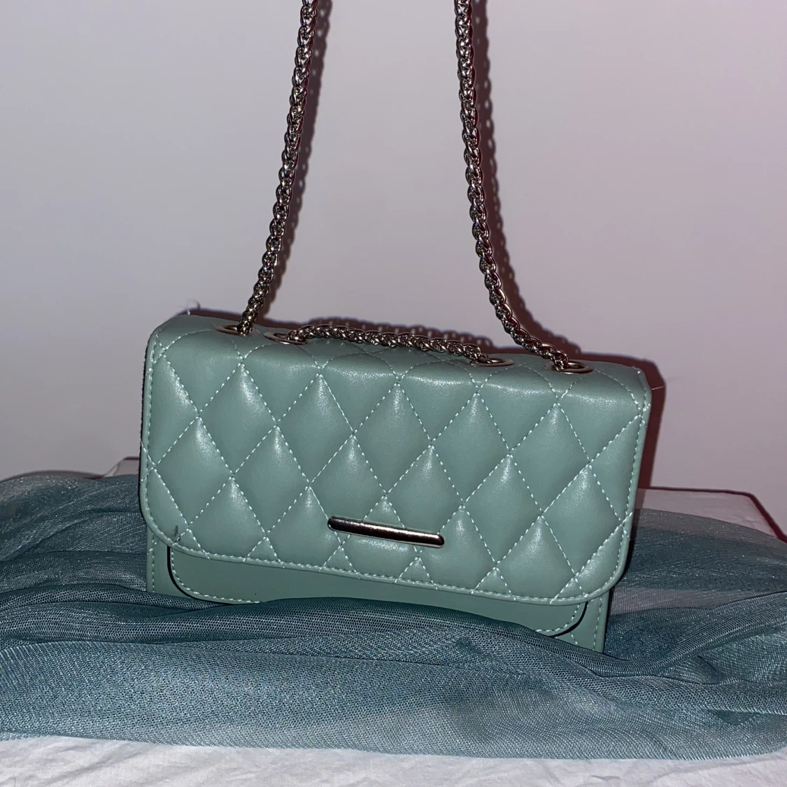 Quiltad grön axelväska med kedja - 2