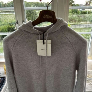 Ljusgrå hoodie i kashmir från Soft Goat - Helt ny! Pris kan diskuteras vid snabb affär