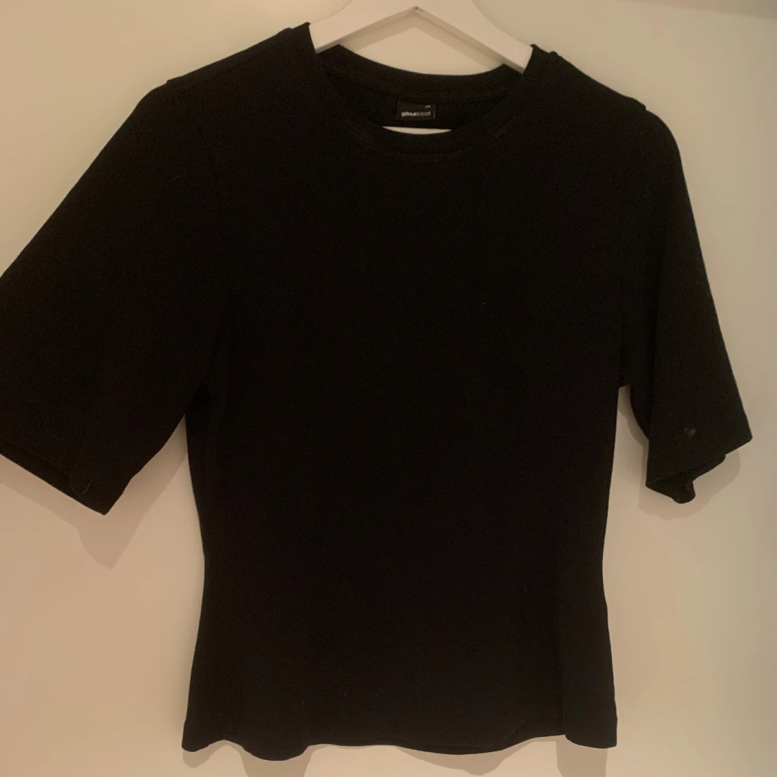 Svart topp från Gina Tricot - 2