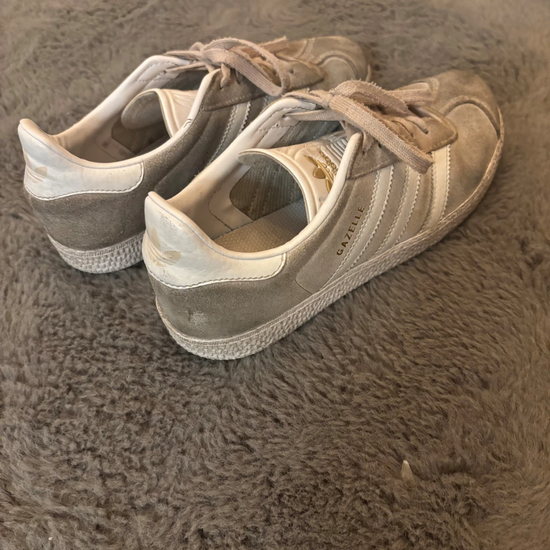 Beige Adidas Gazelle sneakers mocka - 2