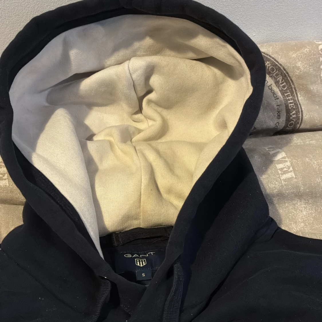 Mörkblå hoodie från GANT med tryck - 3