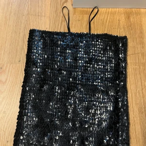 Topp  - Helt ny fin topp perfekt till fester oså ny utan lapp passar till xs och S