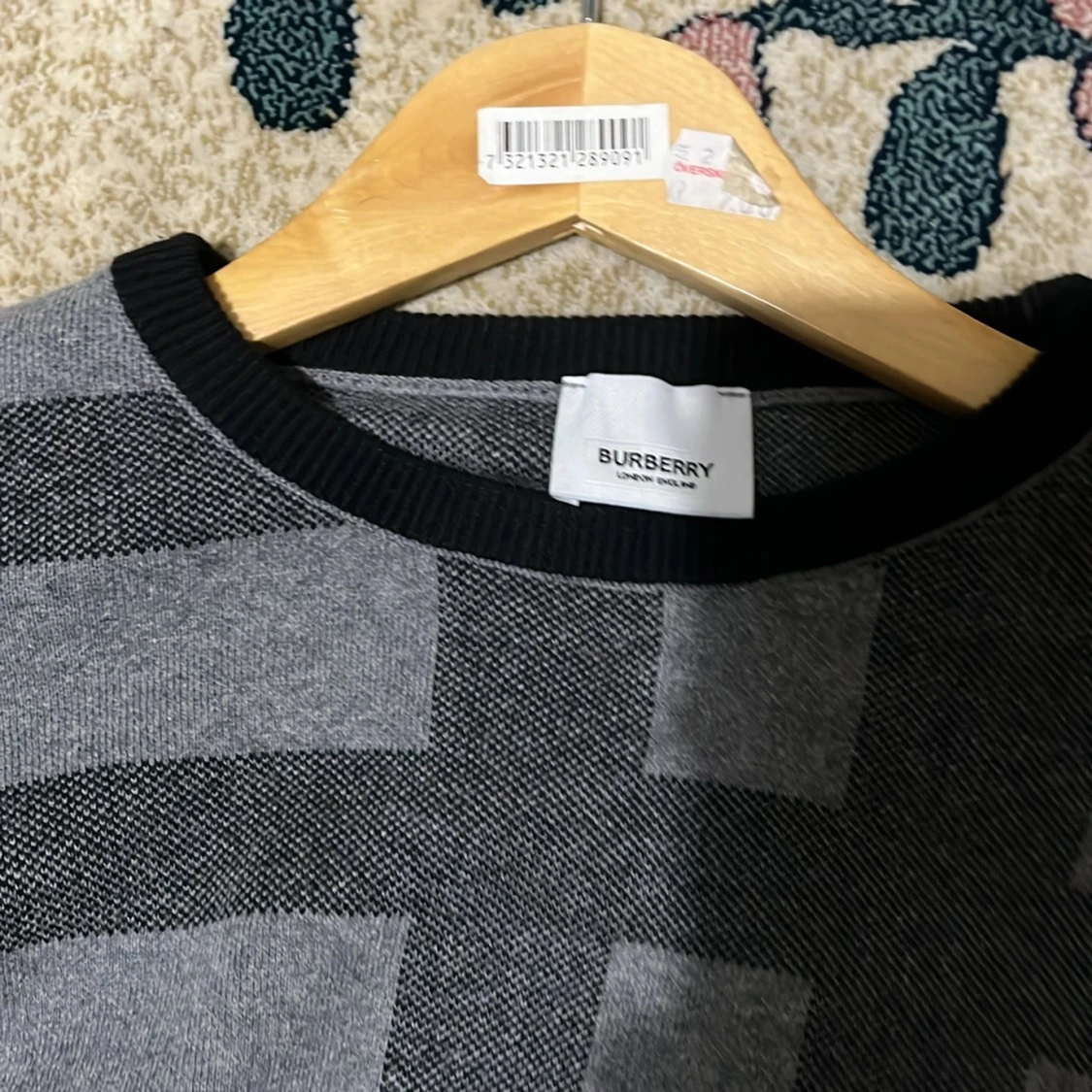 Grå tröja från Burberry - 91