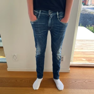 Replay Anbass jeans  - Säljer nu dessa snygga Replay Anbass jeans, skriv för fler bilder/frågor🙌🏼