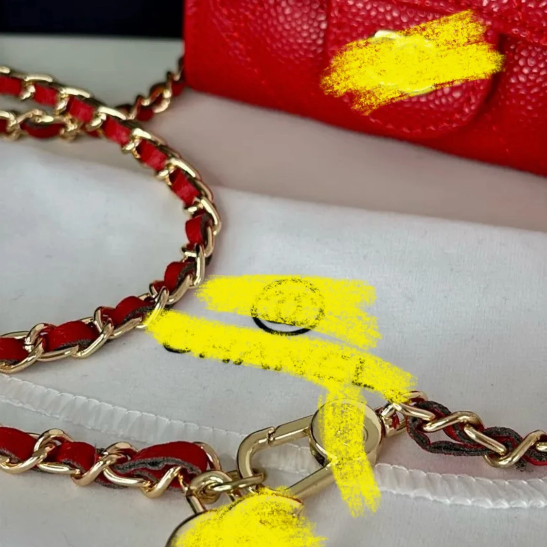 Röd quiltad axelväska  - 3