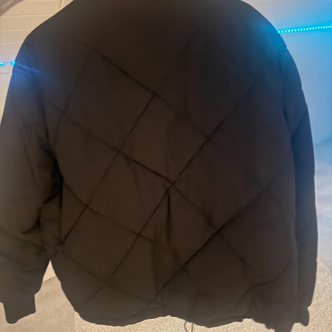 Svart quiltad jacka från Saints & Mortals - 2