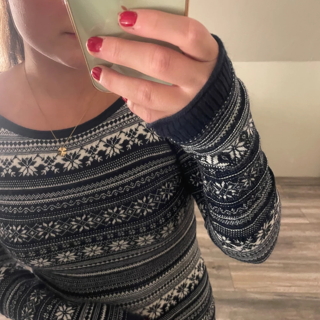 Mönstrad stickad klänning från L.O.G.G. - 1