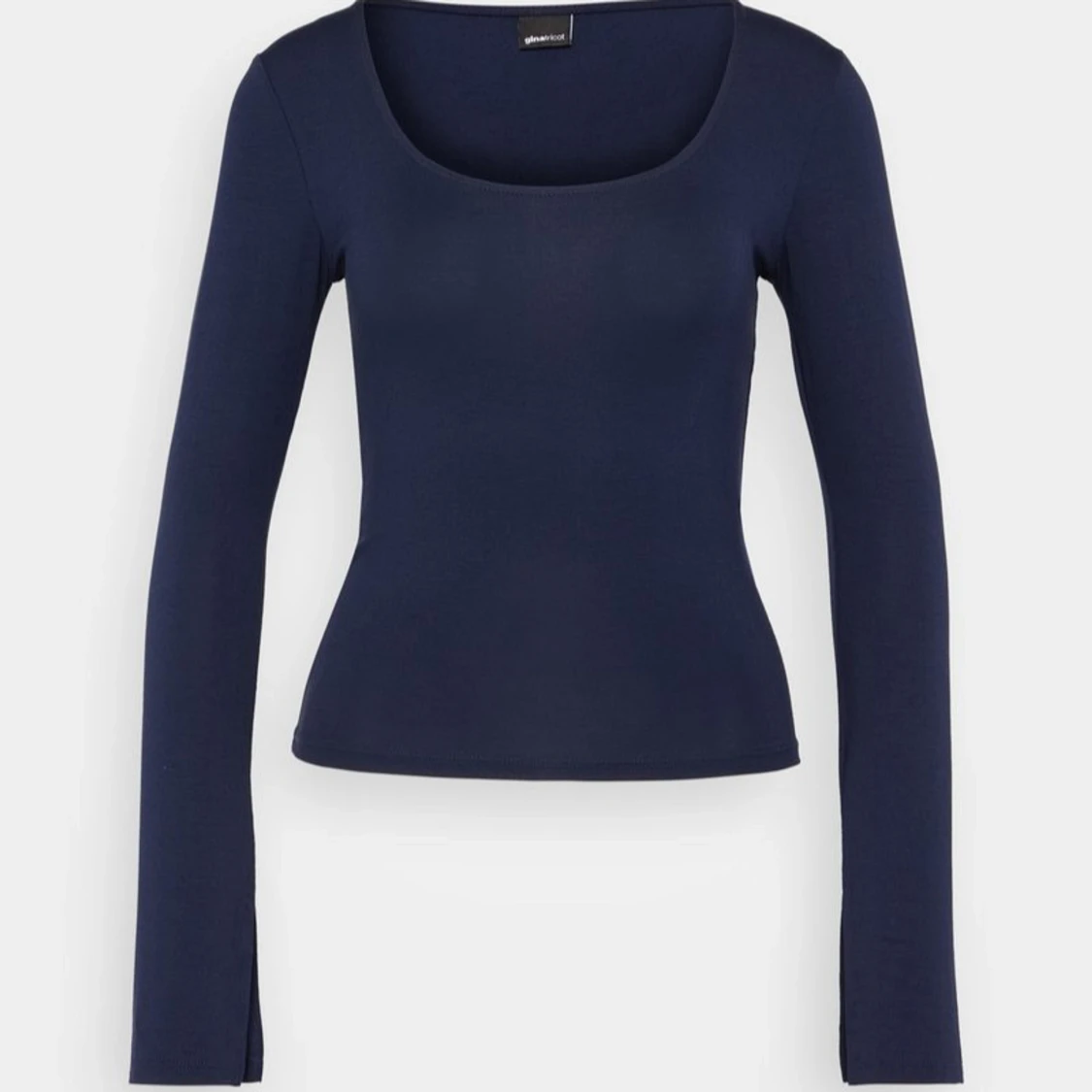 BASIC LÅNGÄRMADE TRÖJOR/TOPPAR SÖKES !!!💕 - 4