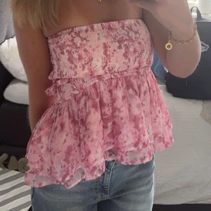 Volang kjol - Jättesöt volang kjol från Gina Tricot som även kan användas som en topp💕Storlek S