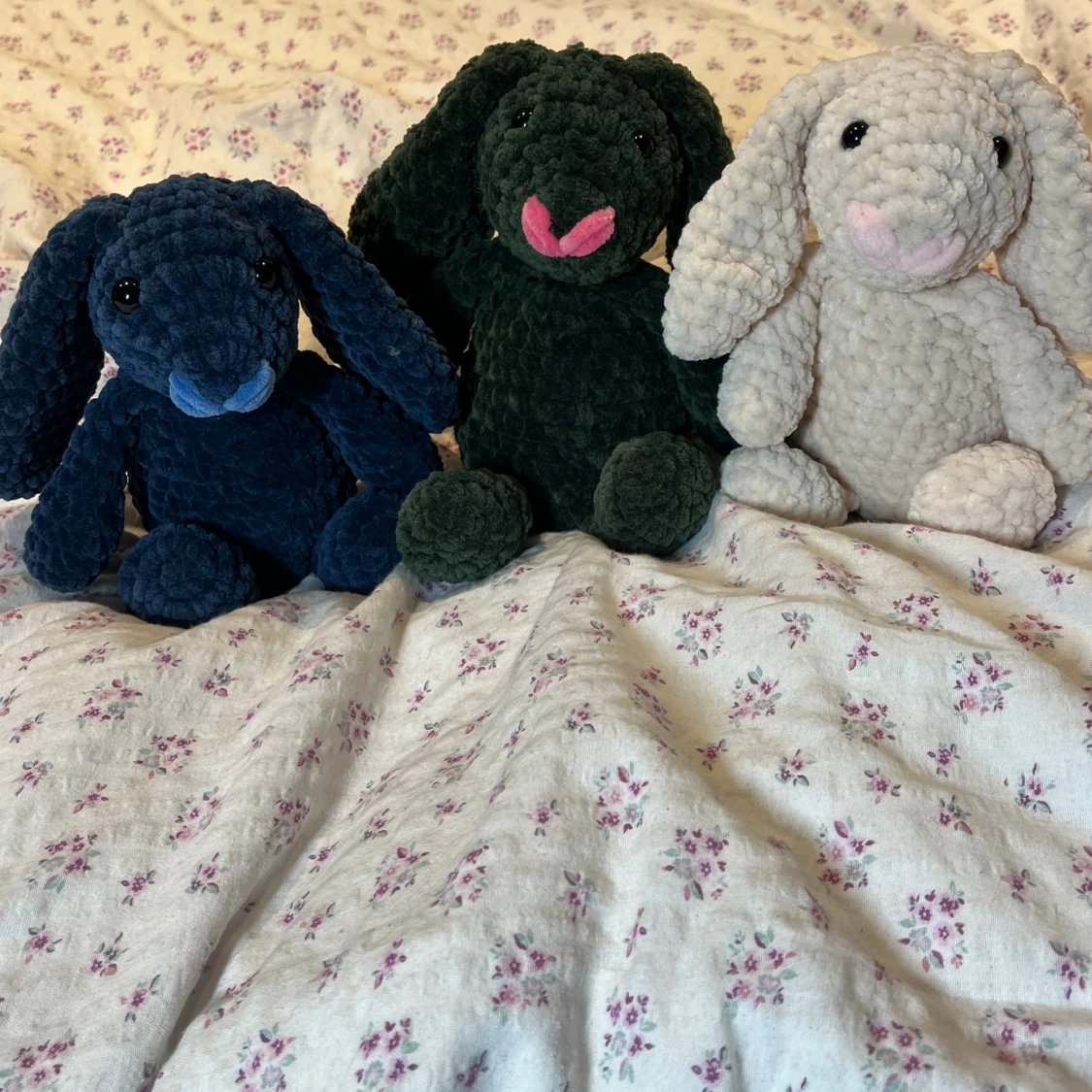 Virkad mörkblå kanin - 3