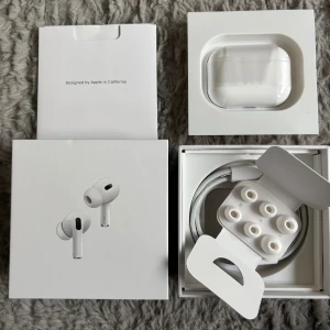 AirPods Pro 2 (USB-C) - AirPods Pro 2 (USB-C) aldrig använda ny skick.
