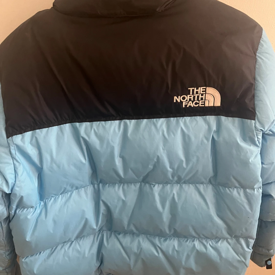 Blå pufferjacka från The North Face - 2