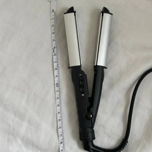 BaByliss reseplattång - BaByliss Paris reseplattång, ca 22 cm lång. Användes mest till att skägg. Ibland kändns det som om den drar i håret lite grann, annars helt ok.