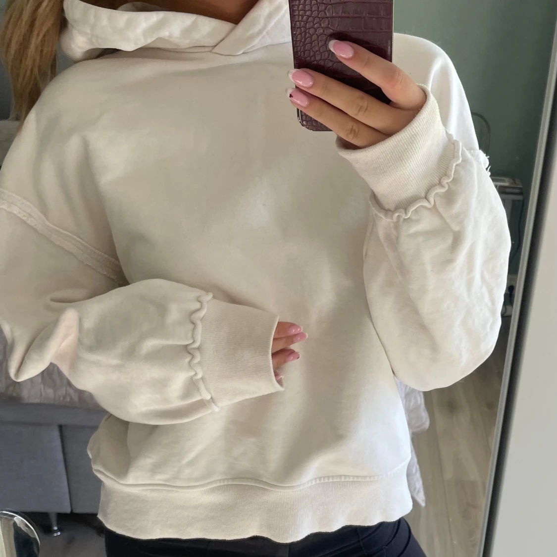 Vit hoodie från LXA med broderi - 1