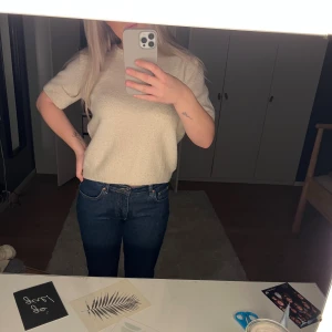 Stickad T-shirt  H&M - Ljus sticka T-shirt 