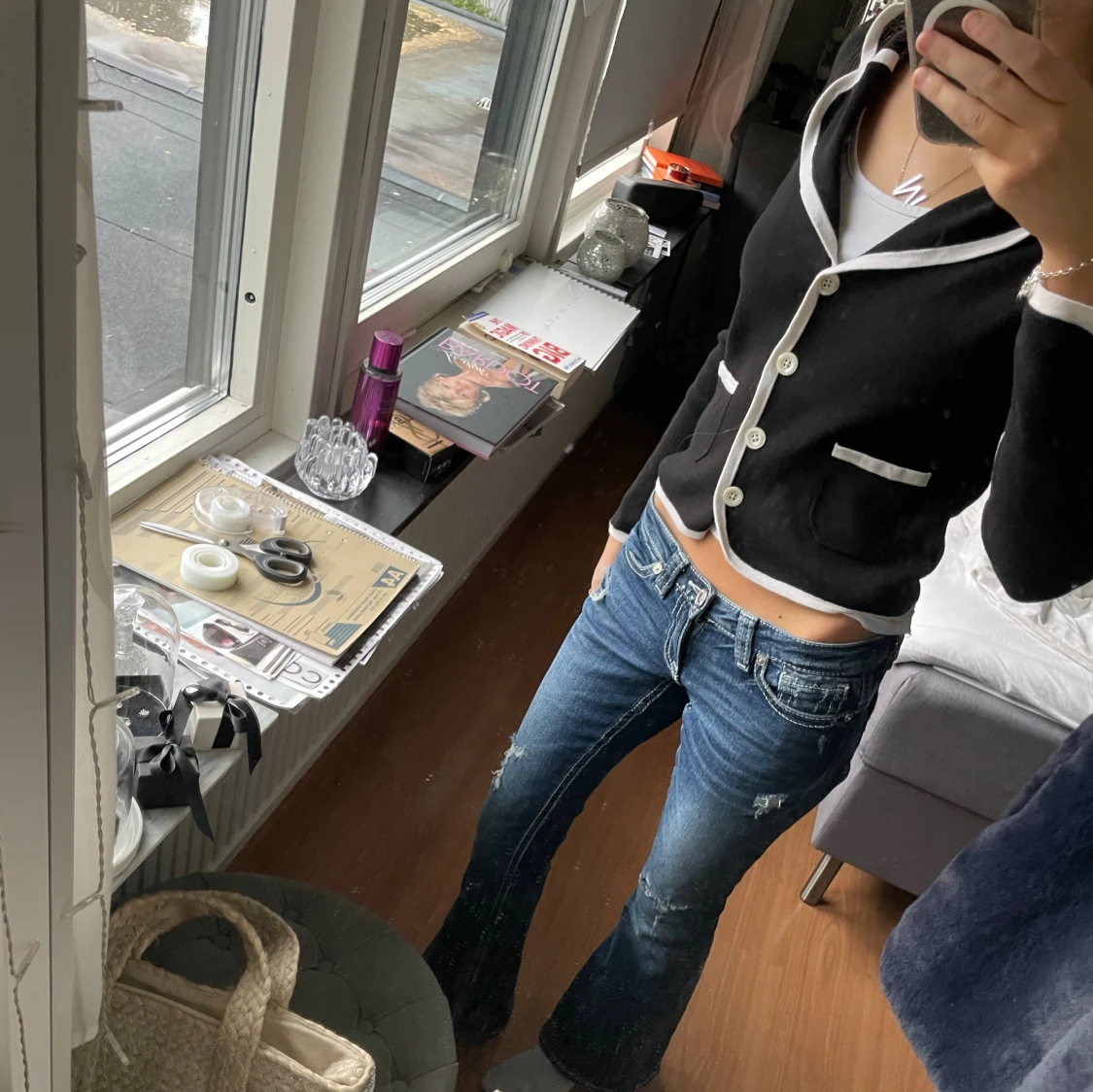 Säljer en svart vit söt kofta från ANN TAYLOR💗 - 1