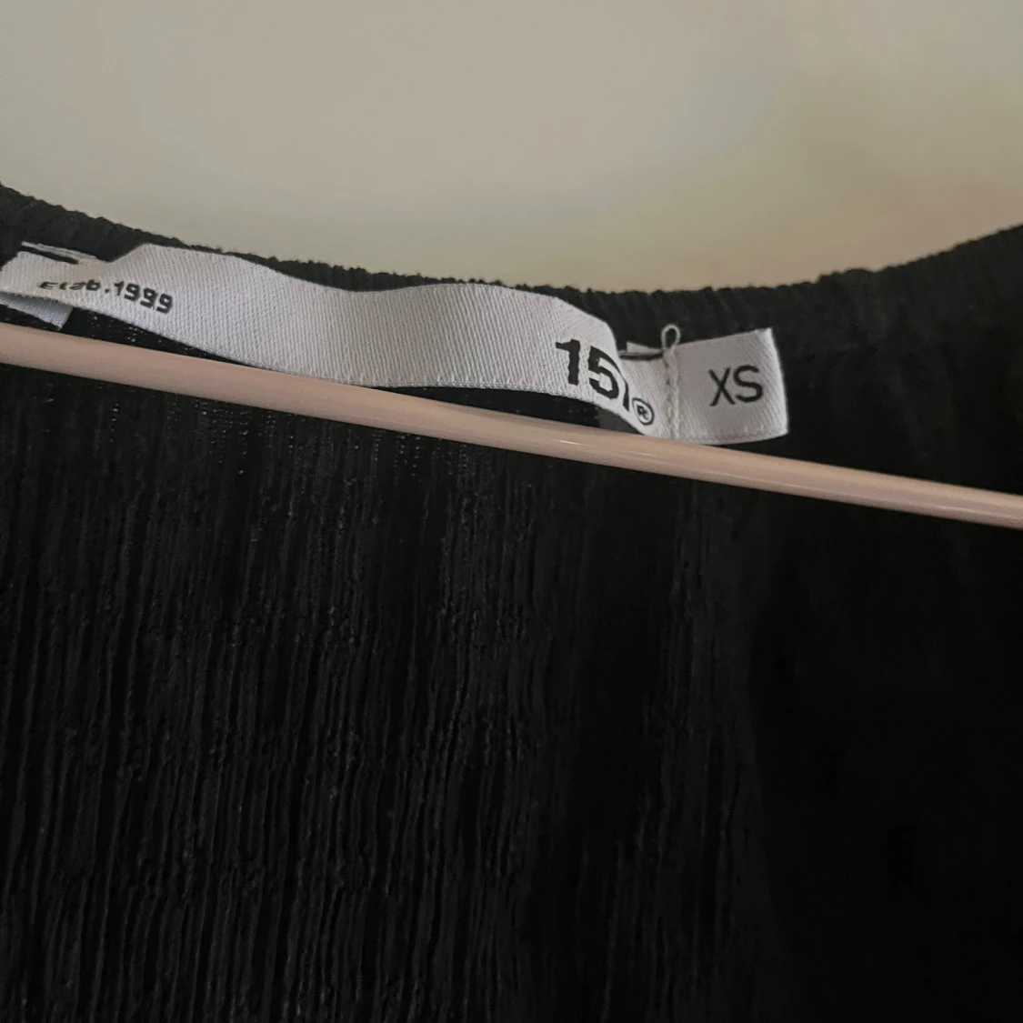 Svart omlottopp med volang från 157 - 2