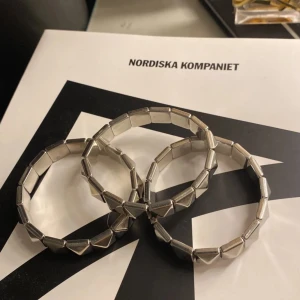 Silver nitarmband - Säljer tre silver armband 3 för 100. 1 för 40❣️ pris kan diskuteras