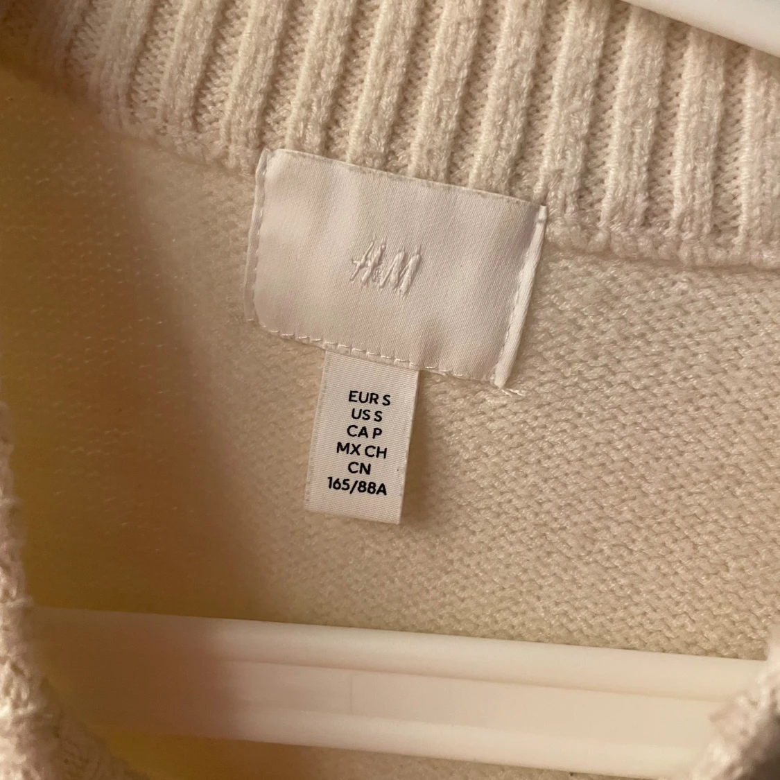 Beige stickad tröja från H&M - 1