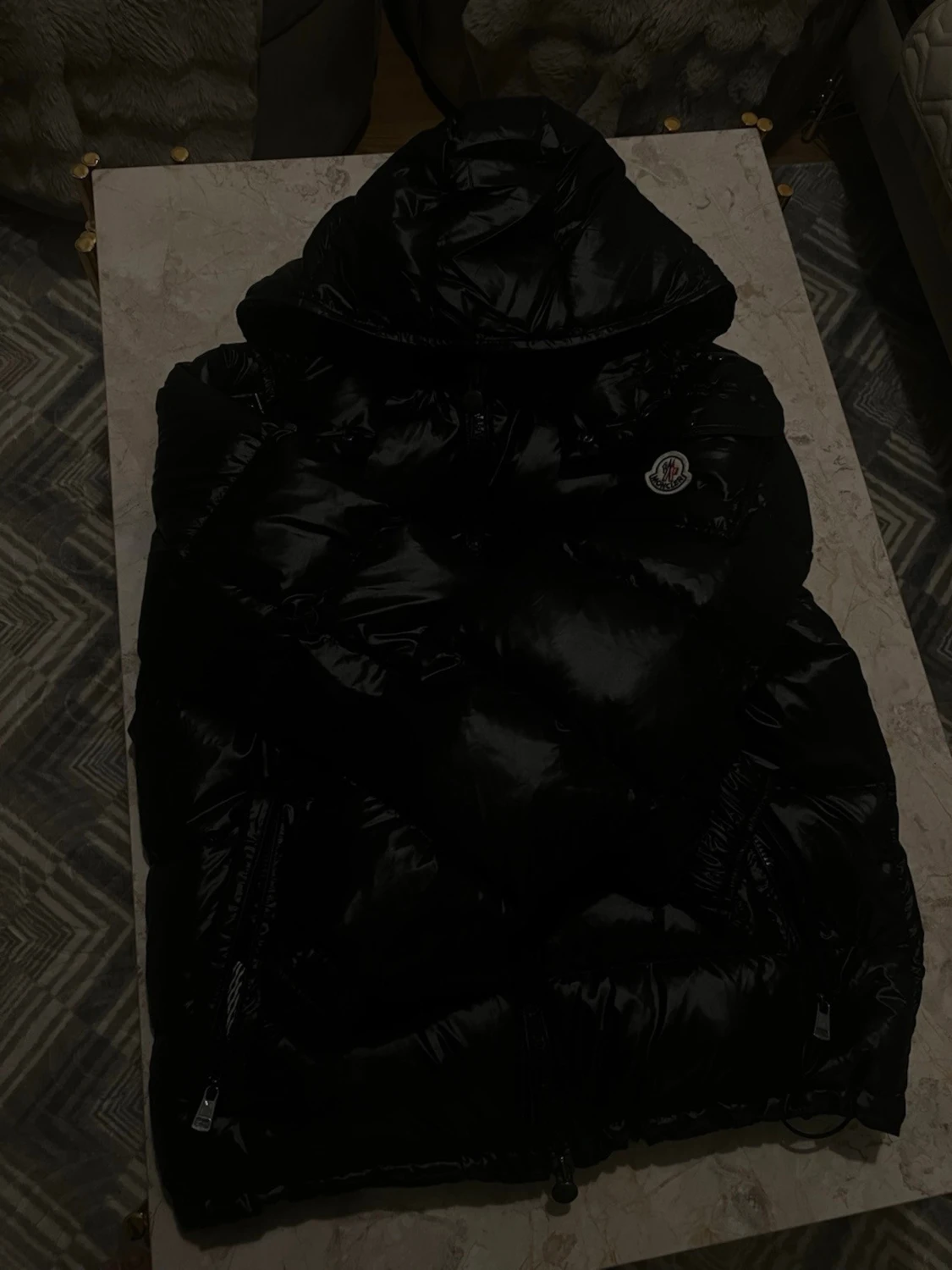 Svart Moncler dunjacka med huva - 1