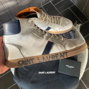 Saint Laurent skor  - Tja! Säljer nu dessa aschyssta ysl skor ! Hyfsat skick ! Väldigt unika och sjukt snygga. Dustbag samt kort medföljer! || pm frågor / funderingar ! || Mvh !