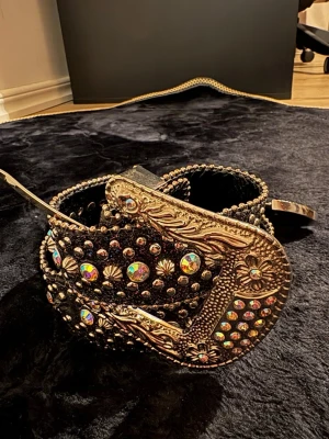 BB-Bälte - BB-bälte som är sparsamt använt och väl omhändertaget. Inga skador eller defekter, fungerar som det ska. För både kvinnor och män.