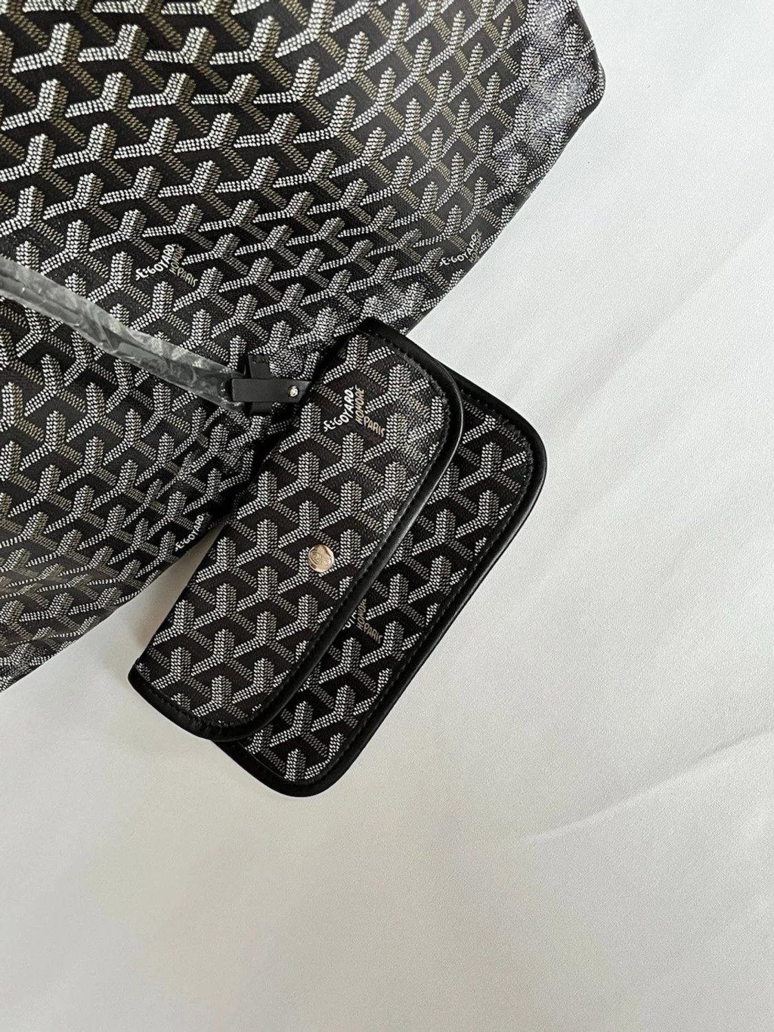 Svart shoppingväska med mönster - 1