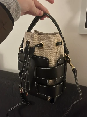 Bucket väska HM - Helt ny💗