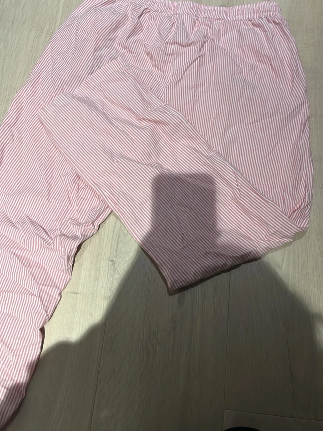 Rosa- och vitrandiga pyjamasbyxor - 1