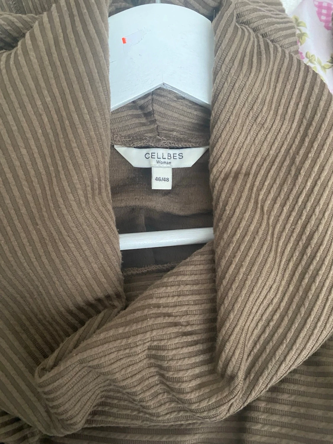 Brun stickad tröja med polokrage - 2