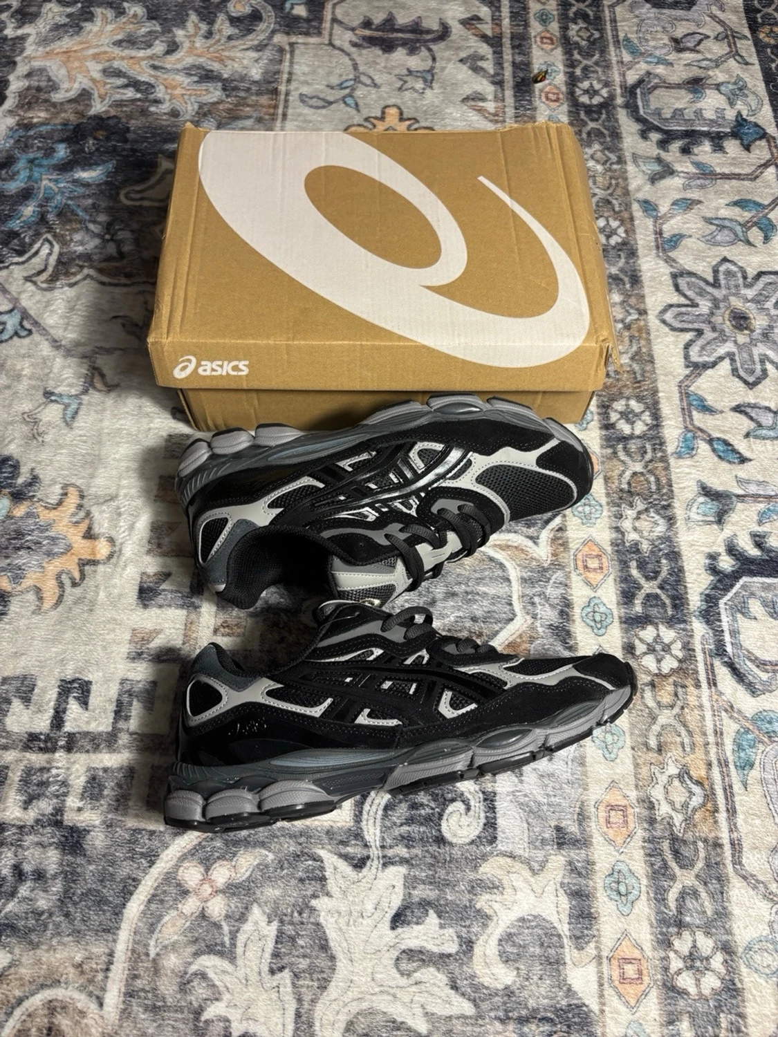 Svarta och grå Asics sneakers - 2