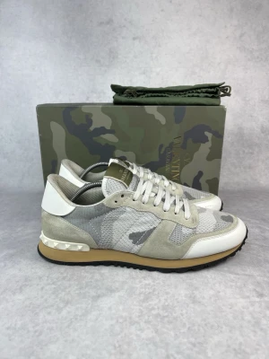 Valentino Rockrunner sneakers  - – Condition: 8/10  – What is included: Only the sneakers  – Retail price: 800 euro