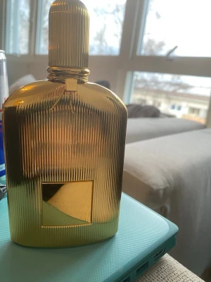 Tom Ford Black Orchid Parfum 100ml - Helt ny oanvänd tom Ford black orchid parfym. Medföljer paketet den kom i samt kvitto. Säljs pågrund av att jag köpt utan att luktat och doften passade ej mig. Orgininal pris 2730kr