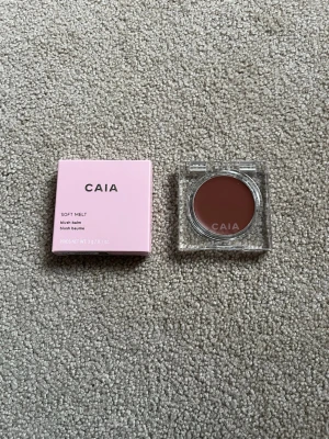 Caia blush  -  Helt ny, nypris 275kr, mitt pris 169kr men priset går att diskuteras. Fick den i julkalendern. 💞