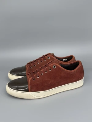 Lanvin Skor | 45 - Lanvin Skor i grymt skick! Storlek 11, passar 45. Nypris: 5000kr. Extra skosnören från lanvin ingår. Självklart äkta. Hör av er vid funderingar 🙌