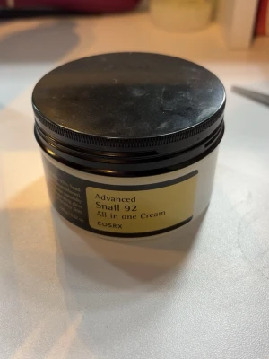COSRX Advanced Snail 92 Cream - Typ halva kvar där av priset:) används inte längre