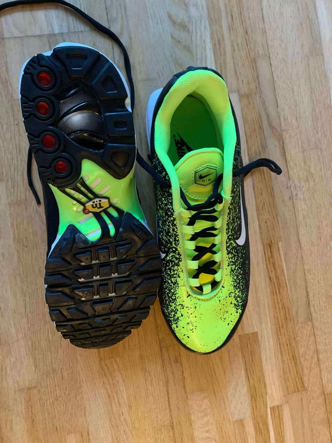 Nike Air Max sneakers neongula och svarta