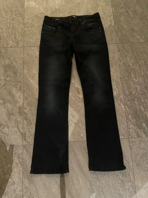  bootcut jeans från LTB - Perfekta Lågmidjade jeans och dem har ett stretchigt material, tyvär så var detta inte min stil så jag säljer dem här på plick eftersom jag inte använt dom(sänker dock ordinarie priset)💓st 27/30