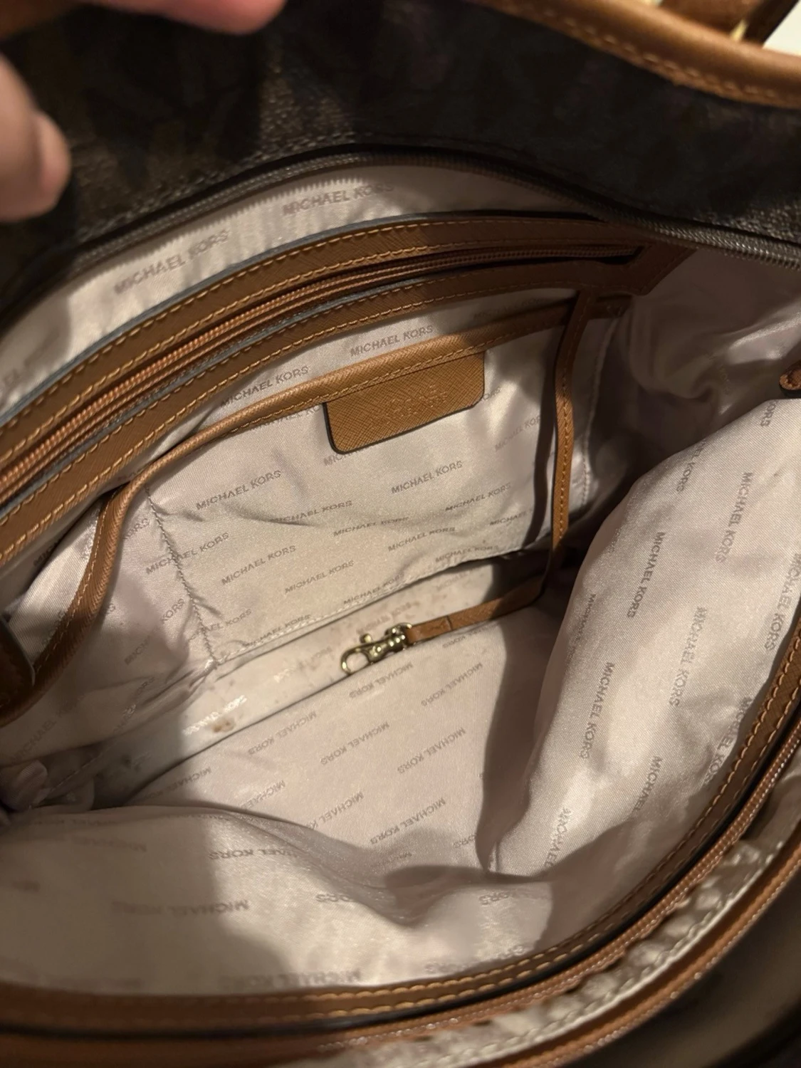 Brun axelväska från Michael Kors - 2