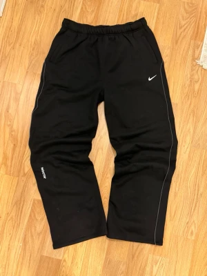 Nike x Nocta sweatpants - Snygga Svarta mjukisbyxor från Nike NOCTA  - 10/10 Helt ny skick 108cm Längd - Storlek L - 