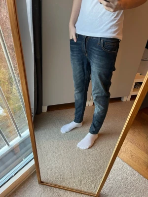 Nudie jeans - Tja! Schysst par Nudie jeans!| Modell: Skinny Lin| Mycket gott skick!| Kontakta mig vid frågor och funderingar!| Pris alltid diskuterbart!| //Nils-köp efter 25/12-skickas tidigast 29/30-12